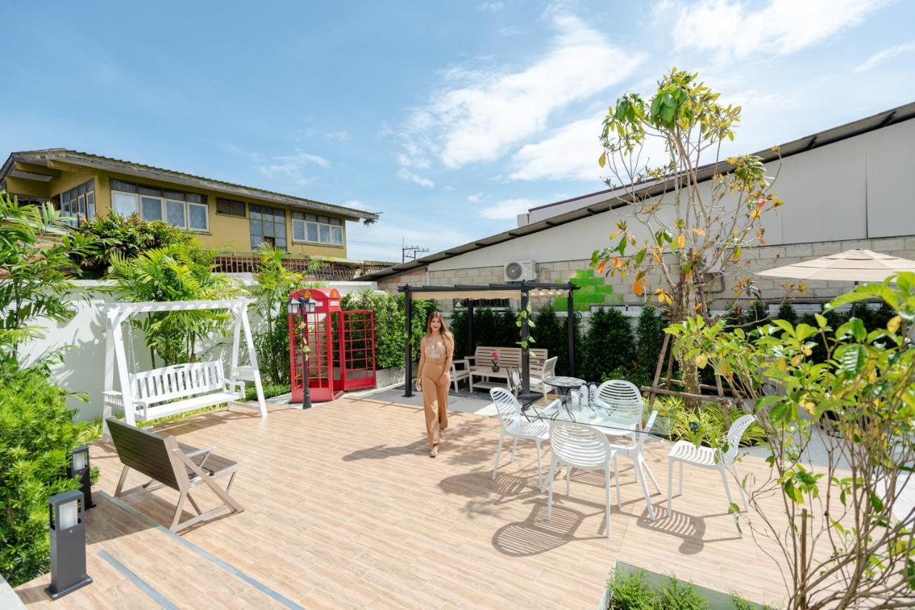 Play Poshtel & Cafe' Hotel Krabi town Buitenkant foto